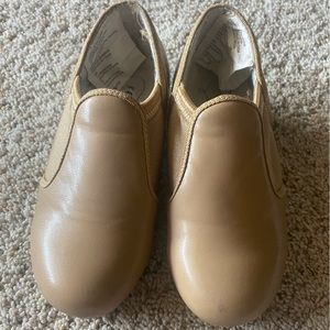 Revolution Tap Shoes. Tan. Size Child 12.